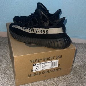 Yeezy Boost 350 V2